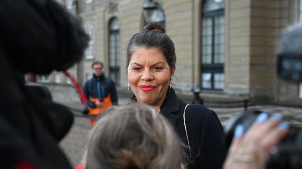 Repræsentanter fra partierne møder hos dronningen for at pege på en forhandlingsleder til regeringsdannelse på Amalienborg. <i>Philip Davali/Ritzau Scanpix</i>