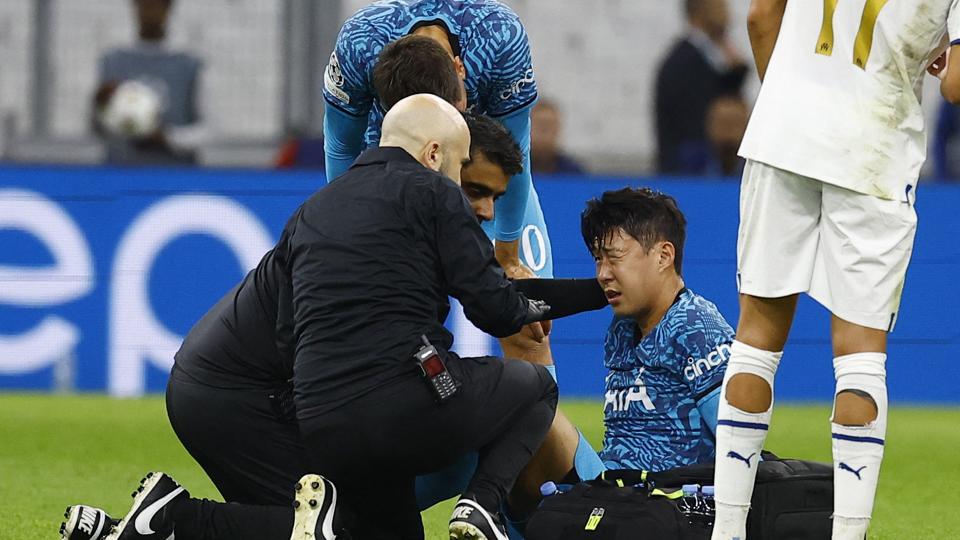 Son Heung-min måtte udgå efter en lille halv time, da Tottenham tirsdag mødte Marseille i Champions League. <i>Eric Gaillard/Reuters</i>
