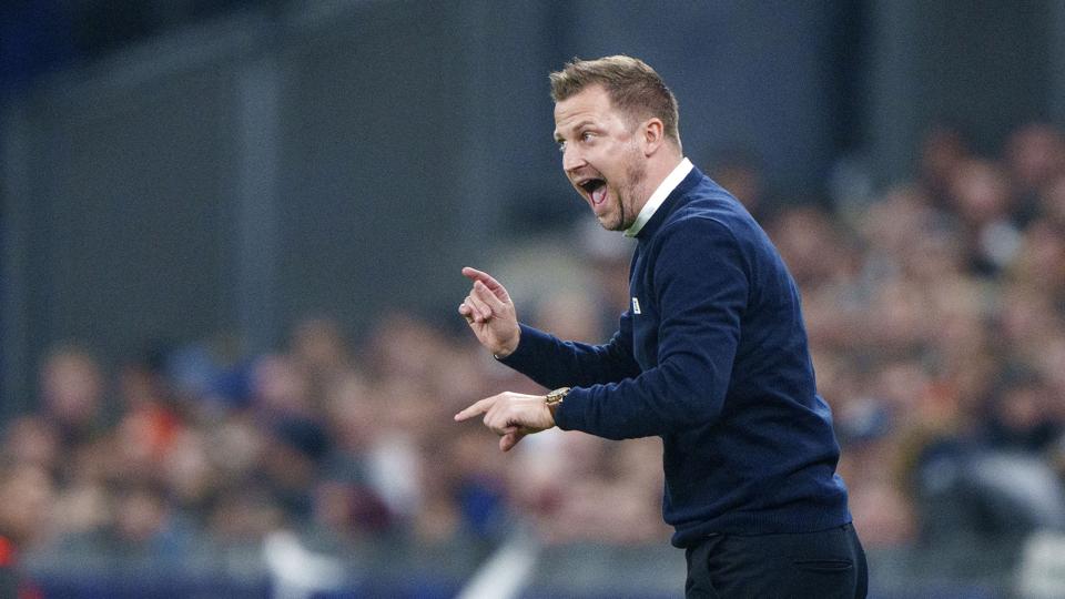 FC København-træner Jacob Neestrup var meget levende på sidelinjen i kampen mod Dortmund. Det endte 1-1 i den sidste europæiske kamp for FCK i denne sæson. <i>Bo Amstrup/Ritzau Scanpix</i>