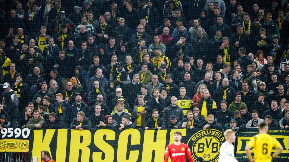 Borussia Dortmunds fans er kendt for at være hårdkogte. Derfor havde politiet forberedt sig på, at der kunne udbryde uro omkring kampen i Parken onsdag aften. <i>Bo Amstrup/Ritzau Scanpix</i>