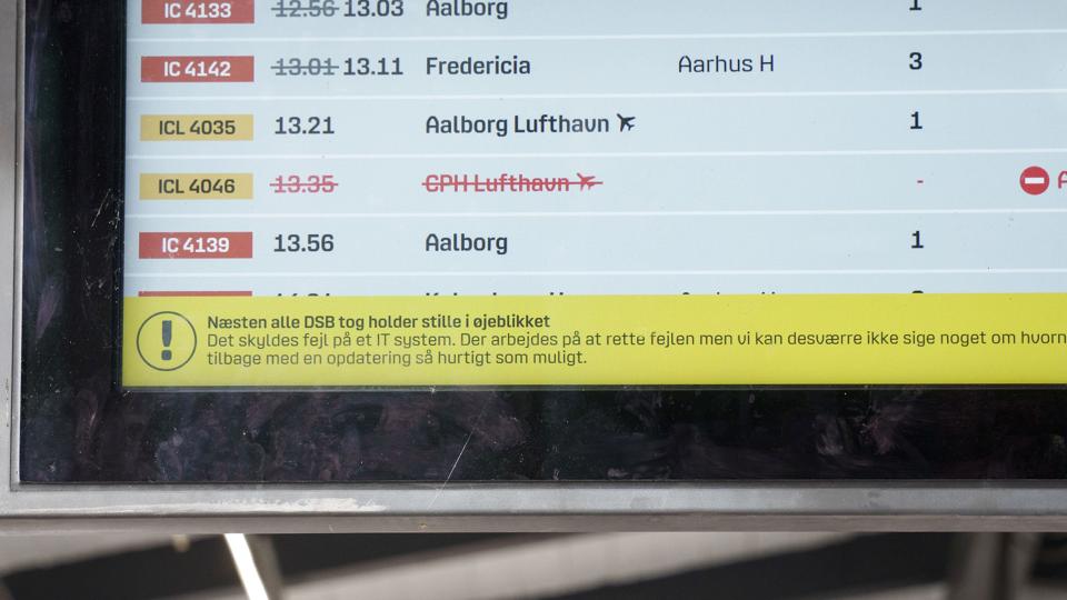 DSB's fjern- og regionaltog samt S-togene holdt lørdag stille på Sjælland i flere timer som følge af hackerangreb og fejl i nødprocedure. Problemerne spredte sig hurtigt til resten af landet. (Arkivfoto). <i>Bo Amstrup/Ritzau Scanpix</i>