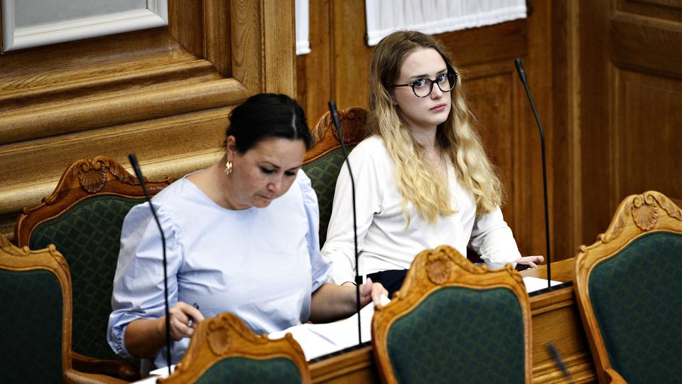 Aki-Matilda Høegh-Dam (SIU) og Aaja Chemnitz (IA) blev genvalgt til Folketinget, da grønlænderne stemte til folketingsvalget tirsdag. (Arkivfoto). <i>Philip Davali/Ritzau Scanpix</i>