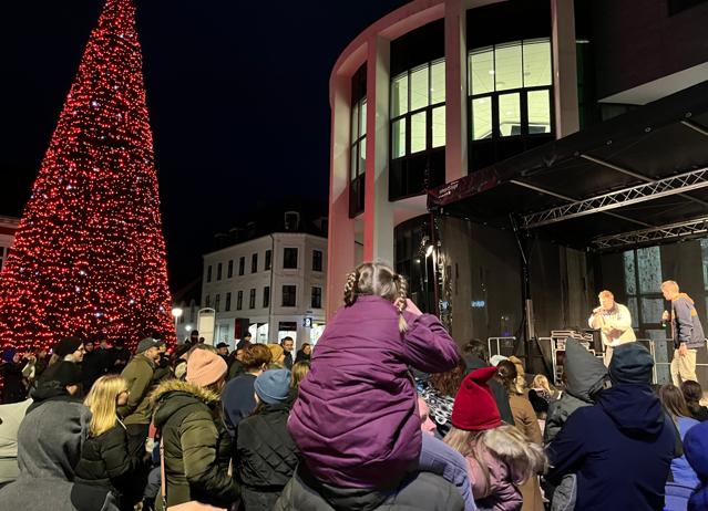 Fredag blev julelyset tændt i Hjørring.