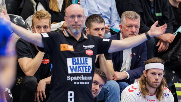 Buster Juul og Martin Larsen (i baggrunden) er fortsat på skadeslisten hos Aalborg Håndbold. <i>Foto: Henrik Bo</i>