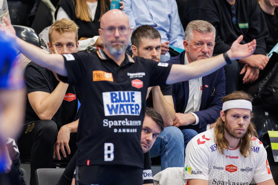 Buster Juul (tv.) har længe måttet nøjes med en rolle som tilskuer, men nu lysner det for fløjspilleren. <i>Arkivfoto: Henrik Bo</i>