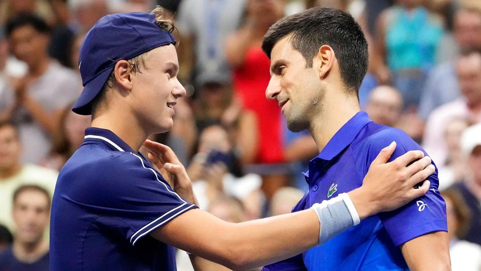 Da Rune og Djokovic tørnede sammen i august 2021 i US Open, blev det til en sejr til serberen i fire sæt. Men danskeren har udviklet sig meget siden da, mener Djokovic. <i>Robert Deutsch/Ritzau Scanpix</i>