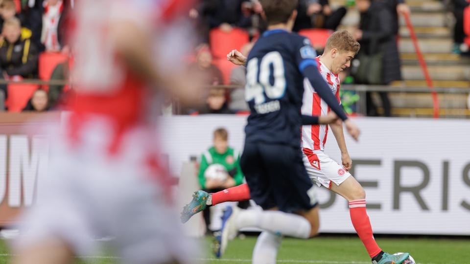 Andreas Poulsen blev målscorer for AaB mod Silkeborg og viste sig som et godt eksempel på, hvordan den direkte tilgang på mandskabet kan være en nøgle til at komme ud af krisen. <i>Foto: Henrik Bo</i>