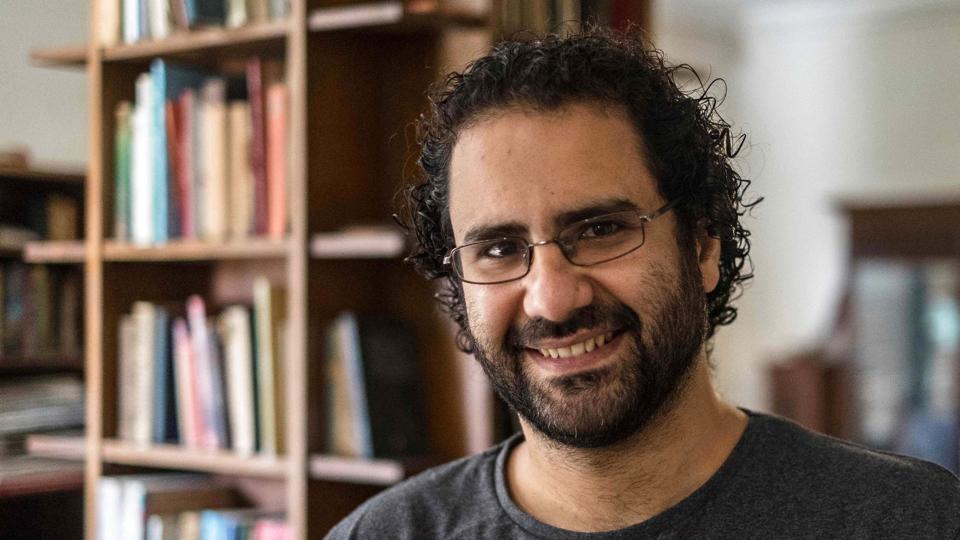 Den egyptiske aktivist og blogger Alaa Abdel Fattah fotograferet i sit hjem i Kairo i maj 2019, inden han blev idømt en dom på fem års fængsel for at "sprede falske nyheder". <i>Khaled Desouki/Ritzau Scanpix</i>