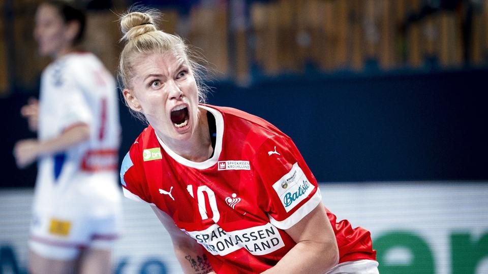 Stregspilleren Kathrine Heindahl kunne juble efter en dansk scoring i søndagens EM-kamp mod Serbien. <i>Liselotte Sabroe/Ritzau Scanpix</i>