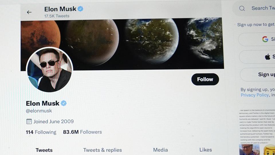 Ifølge Elon Musk sætter Twitter nu endnu hårdere ind mod brugere, der udgiver sig for at være personer, de ikke er. (Arkivfoto). <i>Eric Risberg/Ritzau Scanpix</i>