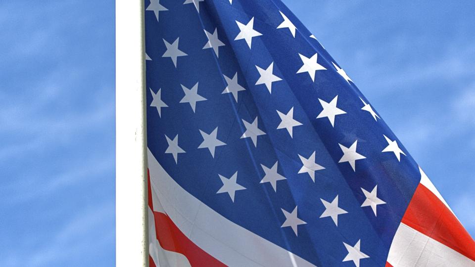 I en have i Kolding strøg det amerikanske flag, Stars and Stripes, til tops den 9. april 2018. Det var strafbart, men manden slipper alligevel for en bøde, da sagen har taget lang tid at behandle. (Arkivfoto). <i>Torsten Sukrow/Sulupress.de/Ritzau Scanpix</i>