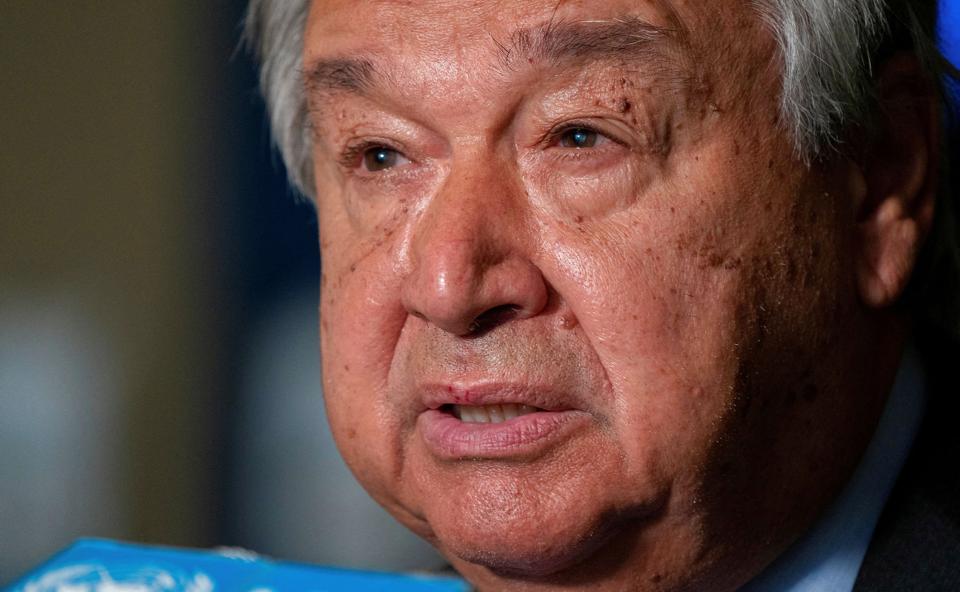 - Vi står i et valg mellem klimasolidaritet eller kollektivt selvmord, siger FN's generalsekretær, António Guterres, henvendt til verdens ledere på klimatopmødet i Egypten. <i>David Dee Delgado/Reuters</i>