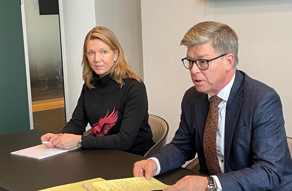 Vibeke Haaning er chef for Blæksprutten, som har ført en prøvesag hele vejen til Højesteret. Her ses hun efter sammen med direktøren for KA Pleje Karsten Høgild efter dommen. <i>Privatfoto</i>