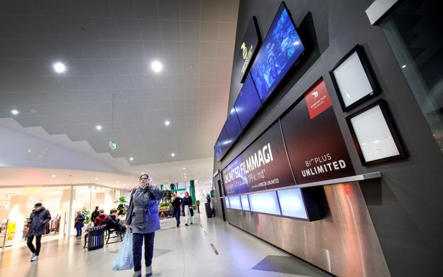 Frem til midten af december skal du købe dine snacks og drikkevarer i det gamle billetsalg under trappen. <i>Foto: Torben Hansen</i>