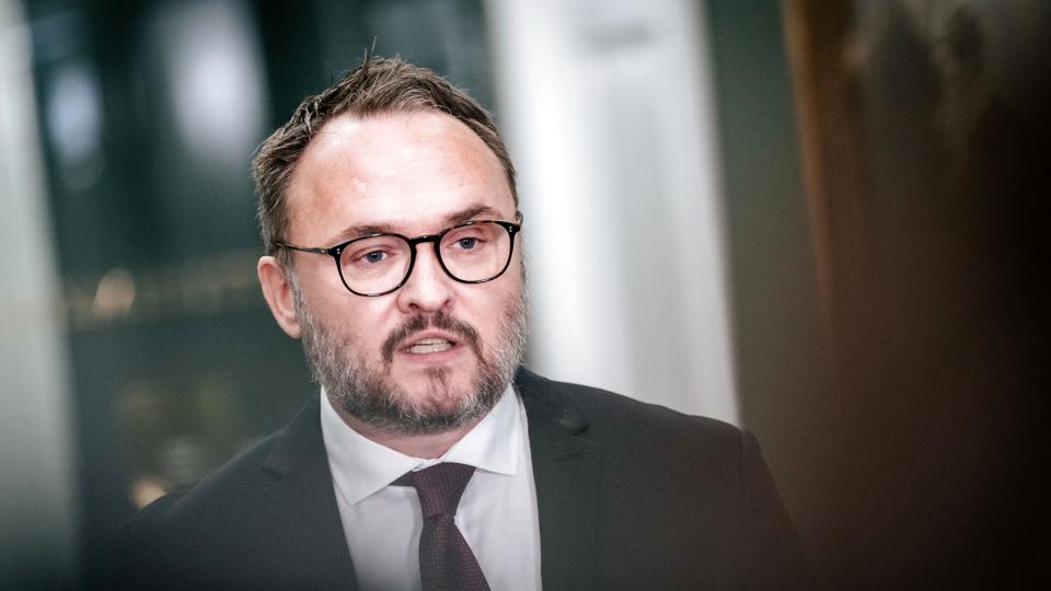 Fungerende klimaminister Dan Jørgensen (S) skal repræsentere Danmark ved COP27 i Sharm el-Sheikh i Egypten. Han vil, på grund af igangværende regeringsforhandlinger, deltage med udgangspunkt i EU's overordnede linje. (Arkivfoto). <i>Emil Helms/Ritzau Scanpix</i>
