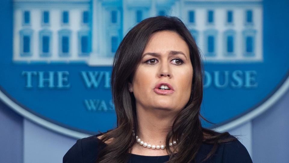 Hvis Sarah Huckabee Sanders' ansigt synes bekendt, er det nok, fordi hun tidligere har været pressesekretær for den tidligere amerikanske præsident Donald Trump. Begge er republikanere. (Arkivfoto). <i>Saul Loeb/Ritzau Scanpix</i>