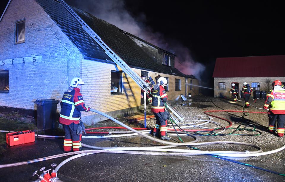 Brand i stuehus på Vilstedvej ved Vilsted. <i>Foto: Jan Pedersen</i>