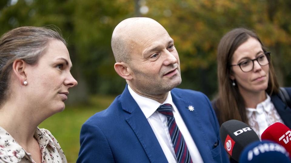 Søren Pape Poulsen (K) gik efter statsministerposten, men De Konservative gik tilbage, og nu breder den interne uro sig. Her ses Pape til regeringsforhandlinger efter valget. Her er det S-formand Mette Frederiksen, der har serveretten. <i>Nikolai Linares/Ritzau Scanpix</i>