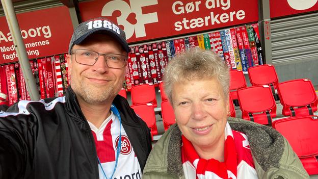 Lars Hvilsted og mor-Lene. <i>Foto: Privat</i>