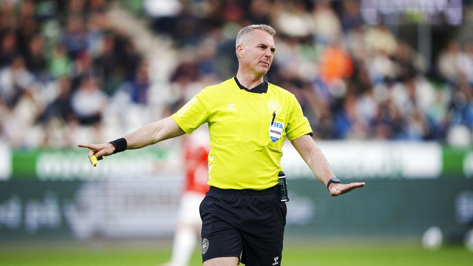 Efter weekendens græske højrisikokamp, som danske Jakob Kehlet dømte, har Olympiakos' præsident beskyldt danskeren for at være korrupt. Klubben har besluttet at sende video af dommerpræstationen til gennemsyn hos Uefa. (Arkivfoto). <i>Bo Amstrup / Ritzau Scanpix/Ritzau Scanpix</i>