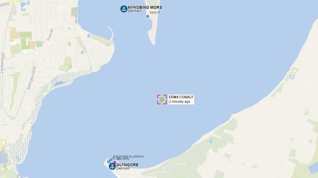 Kort fra Vesselfinder viser den hollandske coasters ankerplads mellem Nykøbing og Glyngøre.