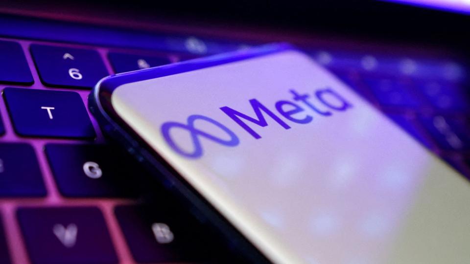 Meta, som er selskabet bag de sociale medier Facebook og Instagram, skal for første gang ud i en større fyringsrunde. Det overrasker ikke økonom. (Arkivfoto). <i>Dado Ruvic/Reuters</i>