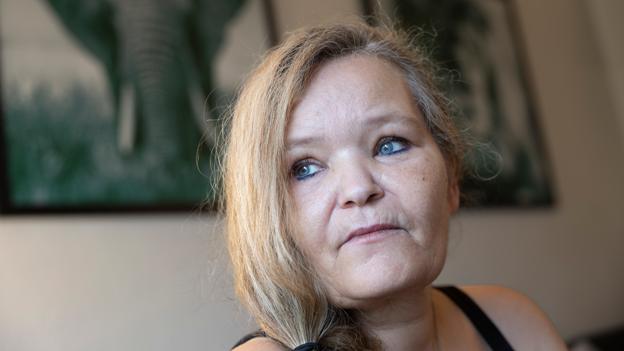 Helle Nielsen græder, når hun fortæller om kattenes skæbne. <i>Foto: Claus Søndberg</i>