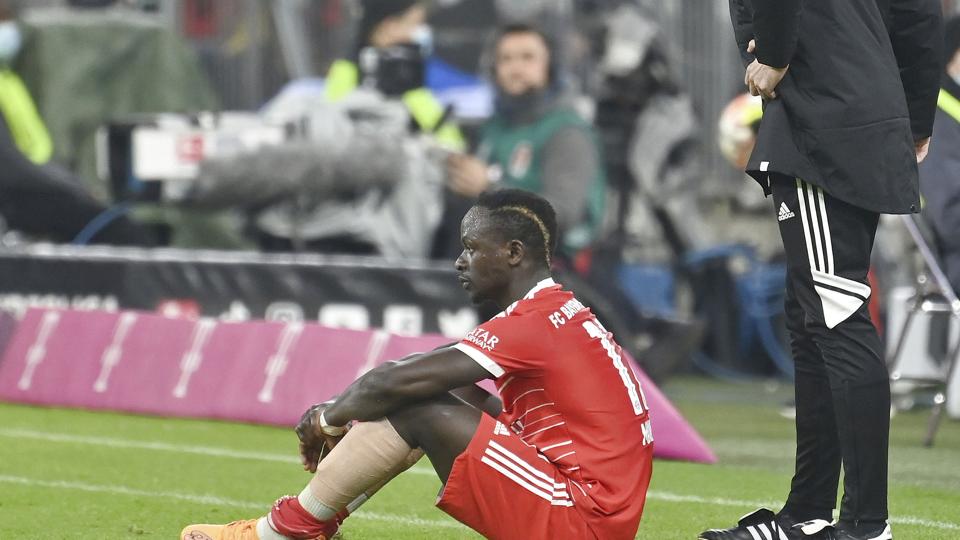 En nedtrykt Sadio Mané måtte udgå allerede i første halvleg, da Bayern München tirsdag aften mødte Werder Bremen. <i>Sven Simon/Ritzau Scanpix</i>