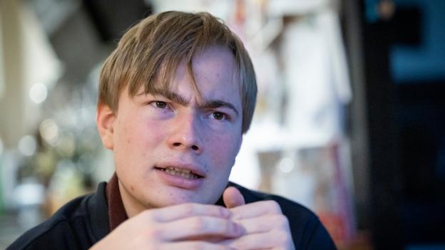 - Jeg har fundet et forum på nettet, der har fokus på kunstsproget ithkuil ... og der er da et par stykker, der skriver lidt på dansk ... så helt alene i Danmark om interessen er jeg ikke. Men vi er ikke mange, siger Bjørn Simonsen. <i>Foto: Kim Dahl Hansen</i>