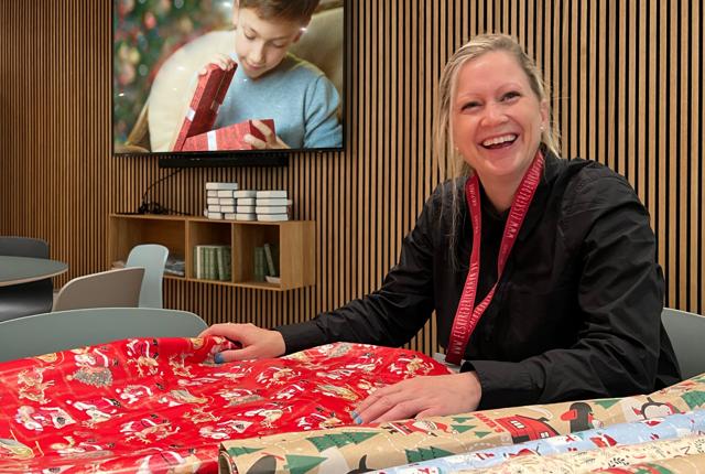 - Vi siger på forhånd tak til alle jer, der har overskud til at give en gave, så alle børn i Frederikshavn kan få en julegave i år, siger Heidi Ettrup Lehm.