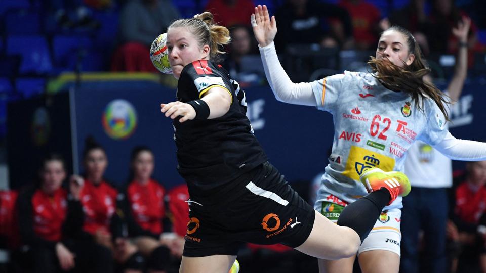 Hvis Det Europæiske Håndboldforbund i fremtiden vil undgå, at der kan spekuleres i resultater, så er der ifølge TV 2 Sports håndboldekspert Peter Bruun Jørgensen en løsning, som virker oplagt. <i>Savo Prelevic/Ritzau Scanpix</i>