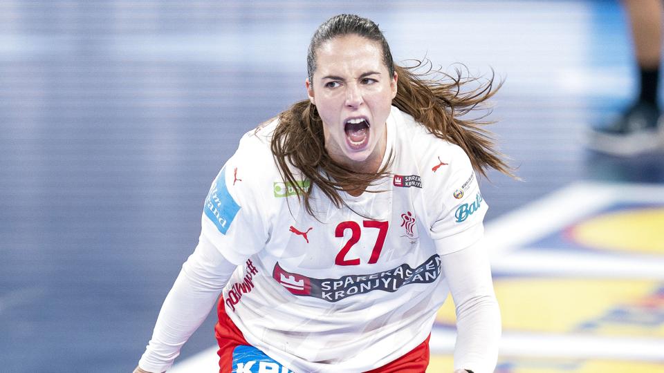Louise Burgaard stod for et par af de meget afgørende scoringer i slutfasen, da Danmark kæmpede sig tilbage og slog Ungarn. <i>Liselotte Sabroe/Ritzau Scanpix</i>