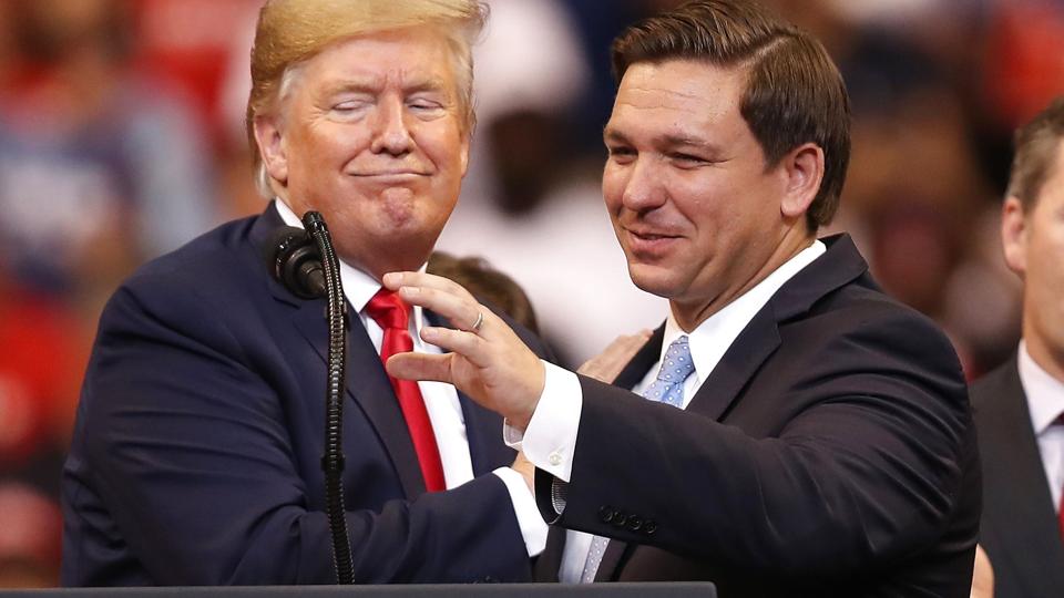 Donald Trump og Ron DeSantis har været politiske allierede. Eksempelvis da de i 2019 deltog ved et vælgermøde sammen. Meget tyder dog på, at det er et overstået kapitel. <i>Joe Raedle/Ritzau Scanpix</i>