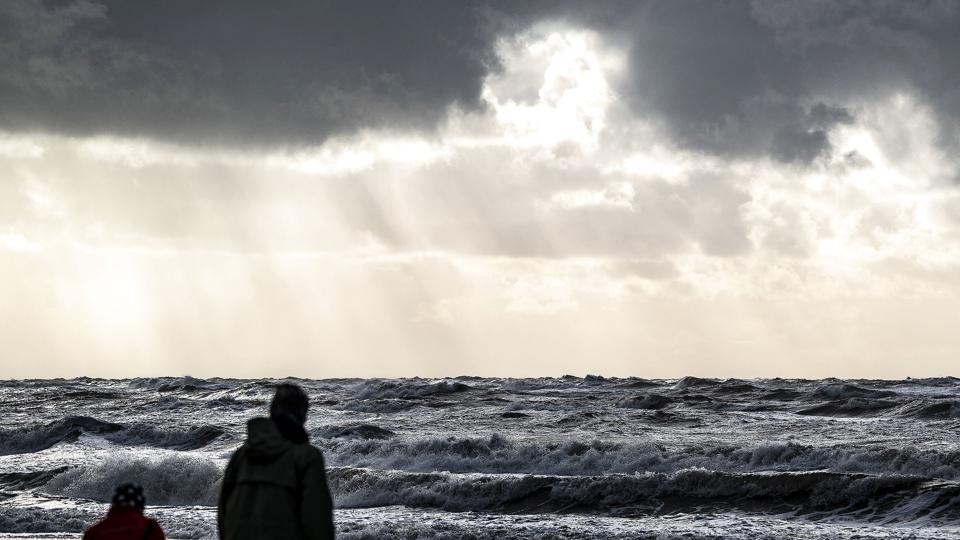 Både lørdag og søndag eftermiddag vil man kunne få solen at se mange steder i Danmark. <i>John Randeris/Ritzau Scanpix</i>