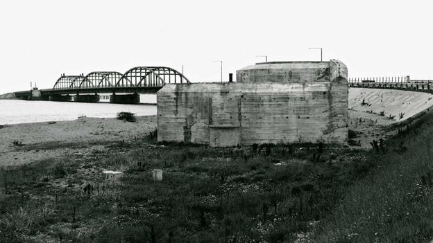Stillingen ved Oddesund skylle blandt andet sikre broen mod luftangreb. Bunkeren her var monteret med antiluftskyts. <i>Foto: Frihedsmuseet</i>
