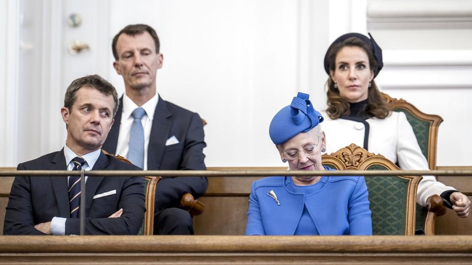 Den 14. januar havde dronningen været regent i 50 år, men den folkelige fejring af jubilæet i hovedstaden blev udskudt to gange. Lørdag finder fejringen så endelig sted, og det er samtidig første gang, at kongefamilien er samlet ved en officiel begivenhed efter den ballade, der var i familien tidligere på efteråret. (Arkivfoto). <i>Mads Claus Rasmussen/Ritzau Scanpix</i>