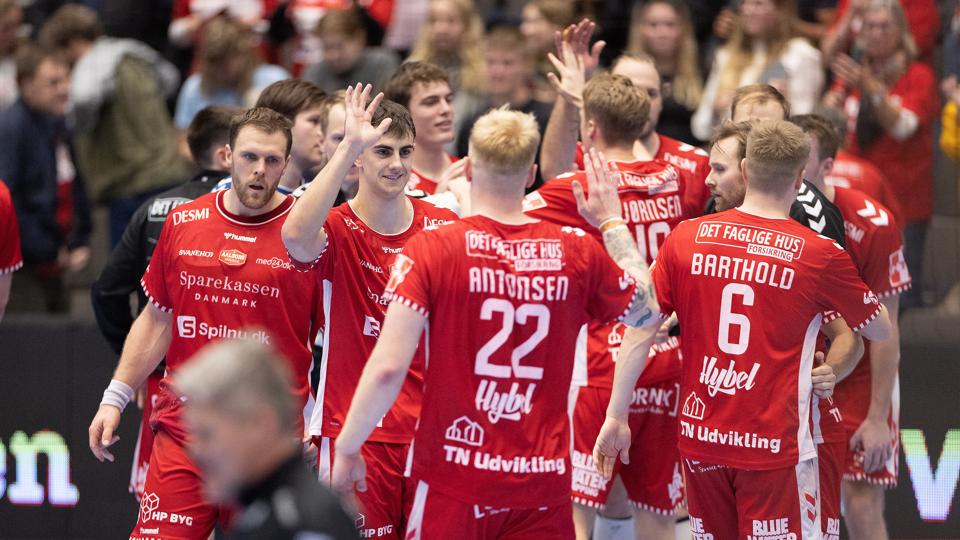 Det holdt hårdt, før Aalborg Håndbold til slut kunne juble over sejren. <i>Foto: Bente Poder</i>