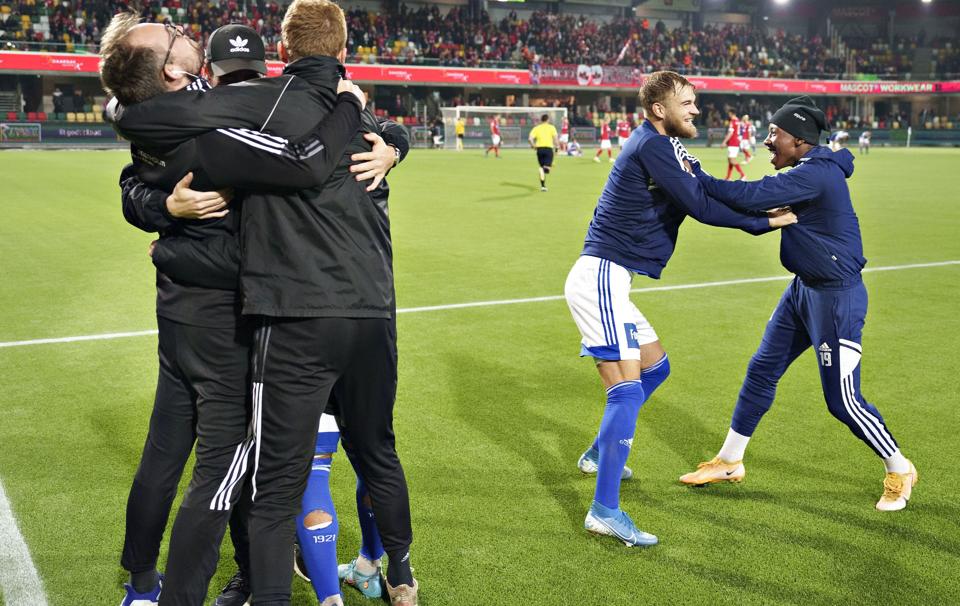 Der var stor jubel i Lyngby-lejren, da lørdagens opgør i Silkeborg blev fløjtet af, og der stod 2-0 på måltavlen til gæsterne. <i>Henning Bagger/Ritzau Scanpix</i>