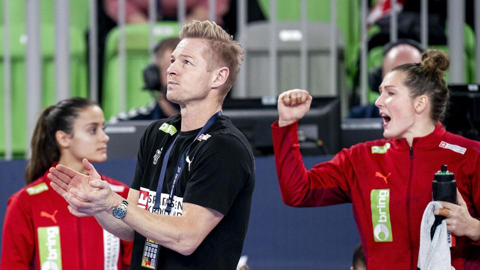 Landstræner Jesper Jensen er overbevist om, at Danmark får brug for point i sidste kamp mod Norge. <i>Liselotte Sabroe/Ritzau Scanpix</i>