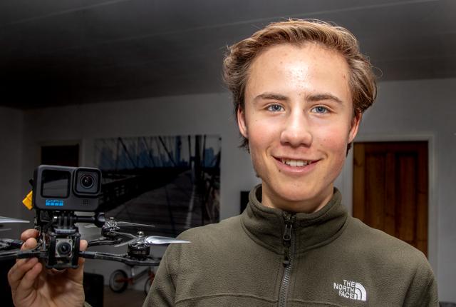 17-årige Marius Strandberg fra Gjøl har succes som dronefotograf og leverer droneoptagelser til lørdagens finale i Bagedysten.