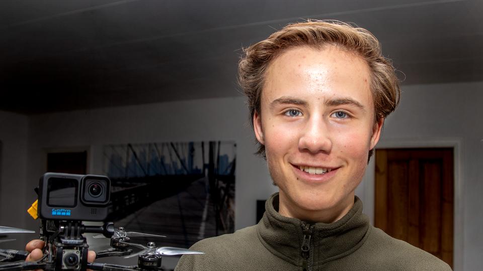 17-årige Marius Strandberg fra Gjøl har succes som dronefotograf og leverer droneoptagelser til lørdagens finale i Bagedysten. <i>Foto: Jesper Hansen</i>