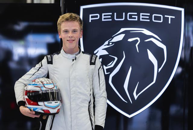 Søndag var Malthe Jakobsen hurtigste mand i den officielle FIA WEC-test for unge kørere i Peugeot TotalEnergies' vilde Peugeot 9X8 Hypercar.
