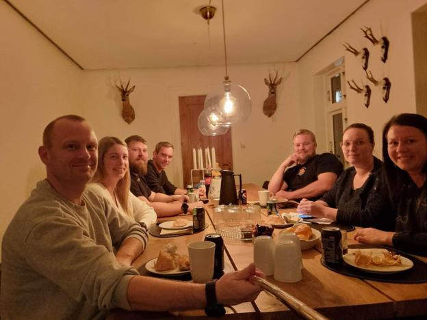 Syv-mands-gruppen, der fik indkaldt til borgermøde i weekenden. Fra venstre mod højre: Steffen Lønsmann, Heidi Jensen, Peter Jensen, Ole Lassen, Anders Larsen, Camilla Overvad Laursen og Cecilie Johansen. <i>Privatfoto</i>