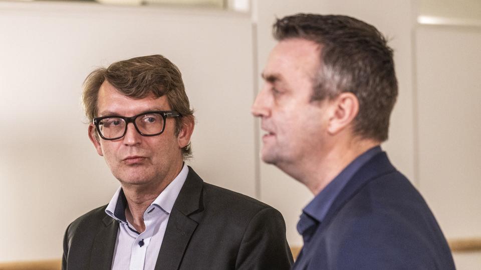 Statsrevisorerne, her formand, Troels Lund Poulsen (V, tv.), udtaler kritik af Kulturministeriets forvaltning af hjælpepakker under covid-19. <i>“lafur Steinar Rye Gestsson/Ritzau Scanpix</i>