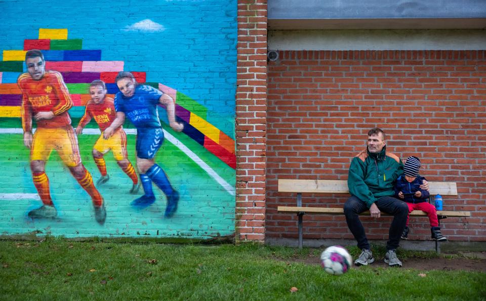 Det nye gavlmaleri markerer starten på etableringen af "Boldens Arena" <i>Foto: Martin Damgård</i>
