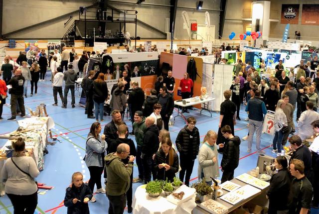 18 ungdomsuddannelser og 10 virksomheder står klar til at tage imod, og fortælle og vise de mange muligheder for uddannelse, der findes i Hjørring Kommune.