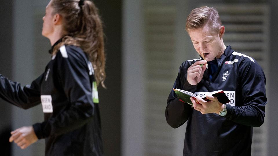 Cheftræner Jesper Jensen har ledt efter løsningerne til at slå Norge, men opskriften er ikke voldsomt kompliceret, mener han. <i>Liselotte Sabroe/Ritzau Scanpix</i>