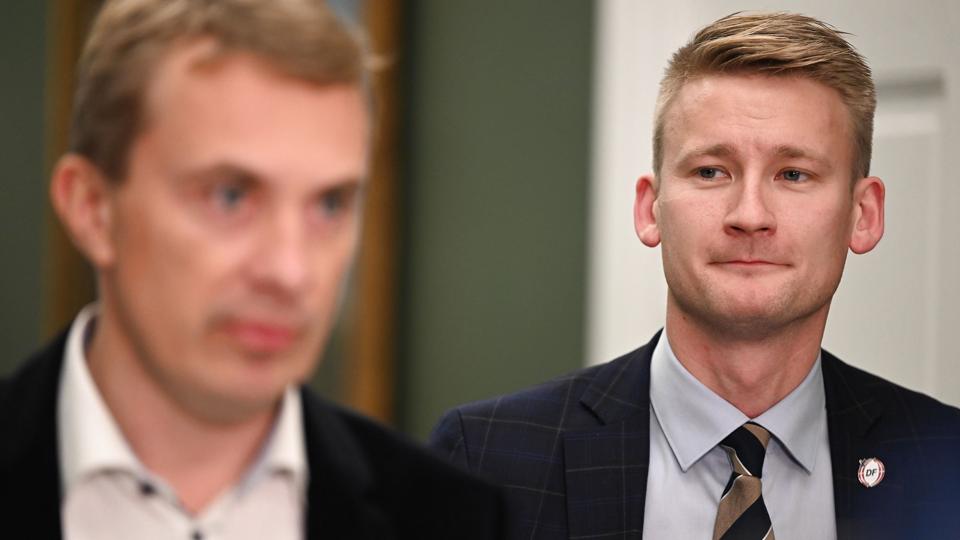 Peter Kofod (til højre) ønsker ikke længere at være næstformand for Dansk Folkeparti. Det var ellers formand Morten Messerschmidts plan, da han stillede op til formandsposten sidste år. <i>Philip Davali/Ritzau Scanpix</i>