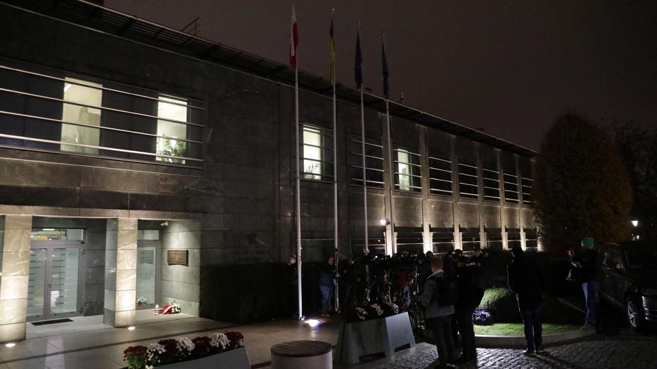 Her ses det nationale sikkerhedsbureau i Polen tirsdag aften efter eksplosion i landsby. <i>Maciek Jazwiecki/Agencja Wyborcz/Reuters</i>