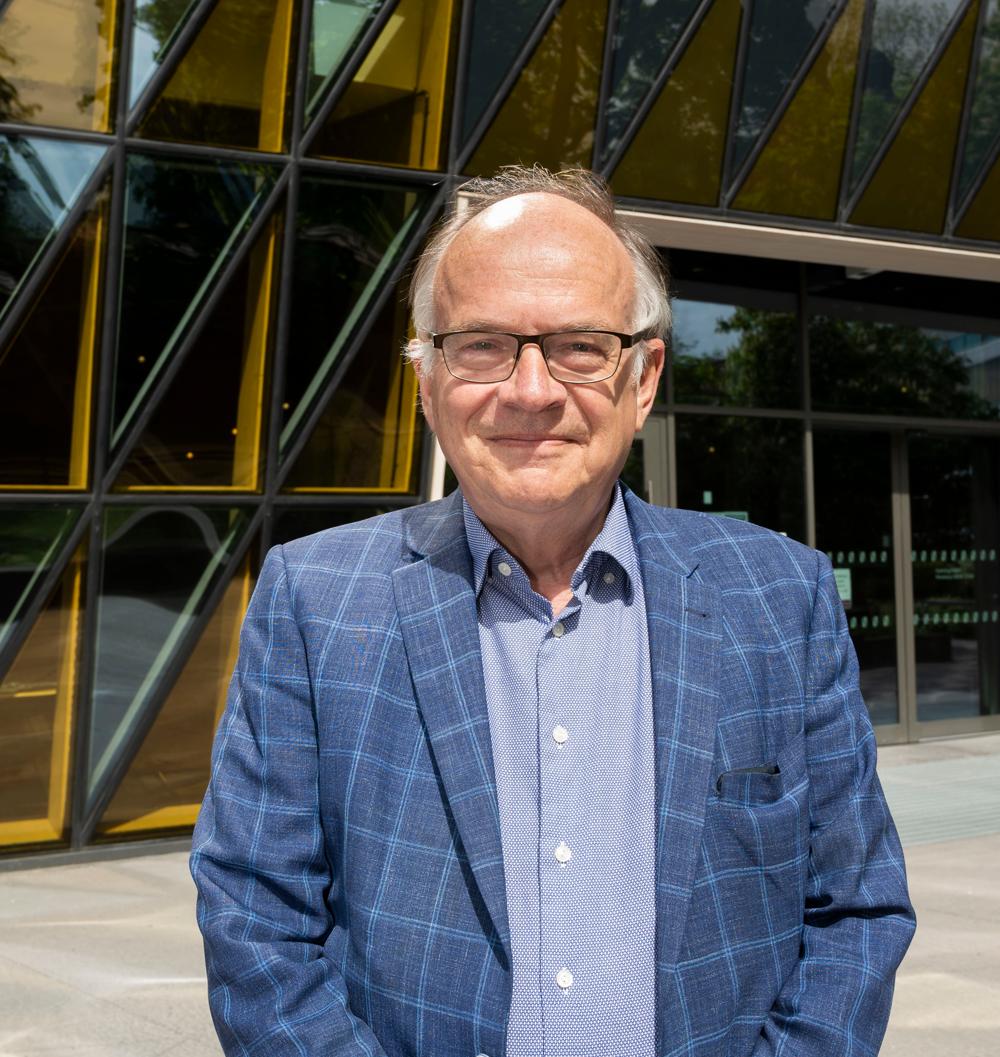 Göran Stiernstedt är sedan tidigare ordförande för Karolinska institutets styrelse. Nu blir han även ordförande för Karolinska universitetssjukhuset.